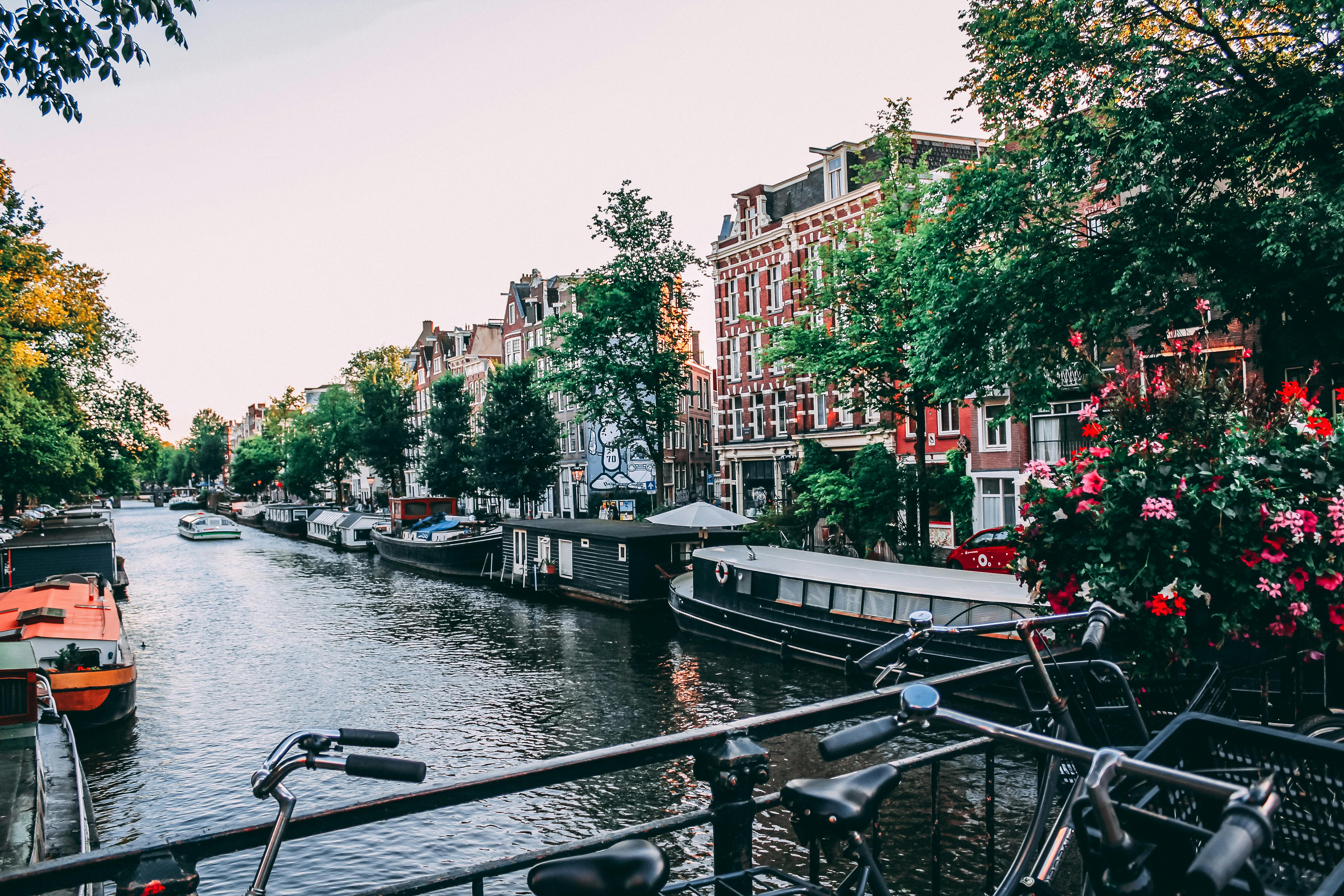 Amsterdam Sets New Tourism Records in 2023 Despite Efforts to Curb Overcrowding